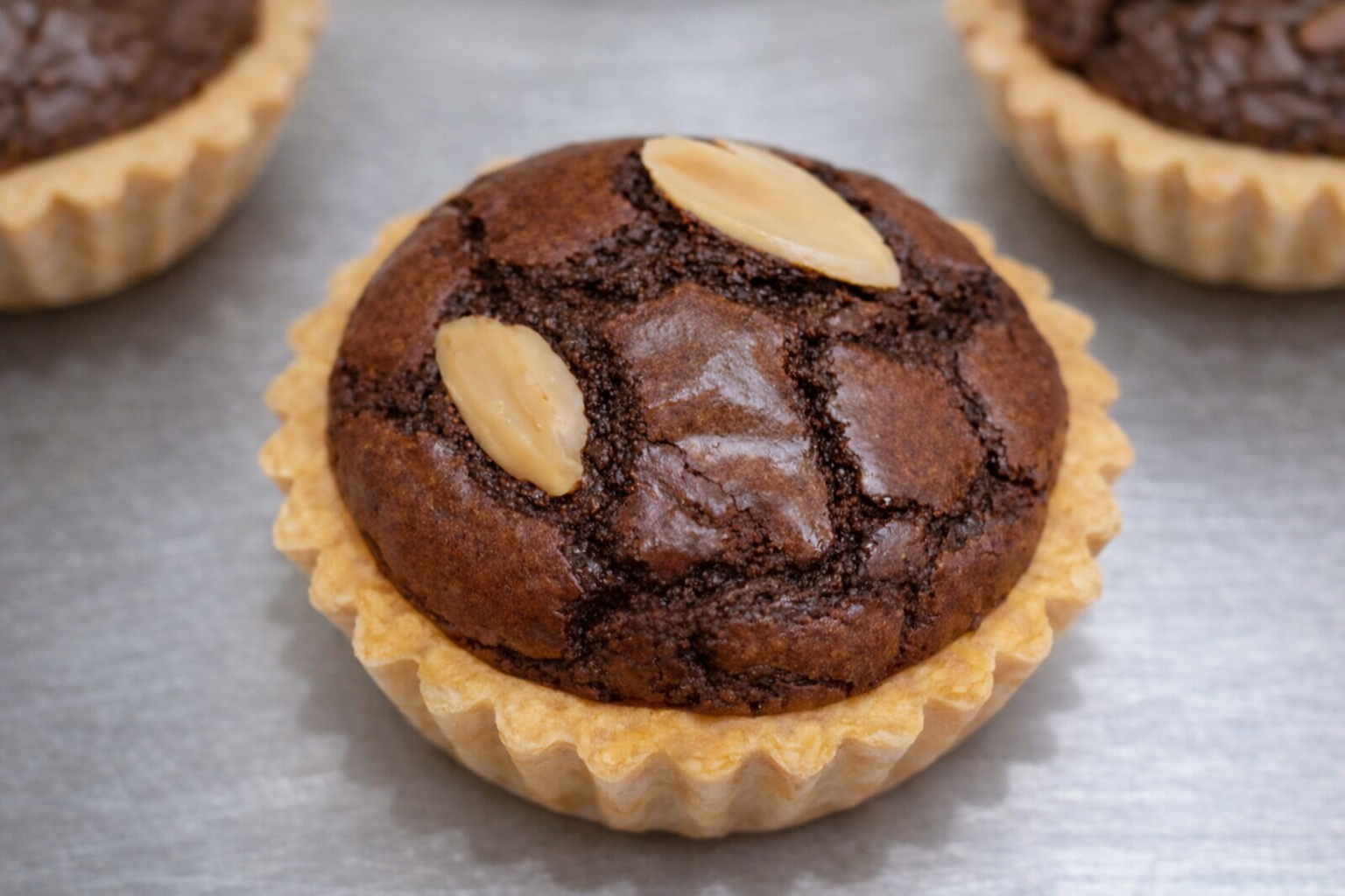 Pie Brownies Topping Kacang Almond